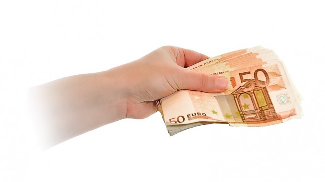 hand-mit-geld
